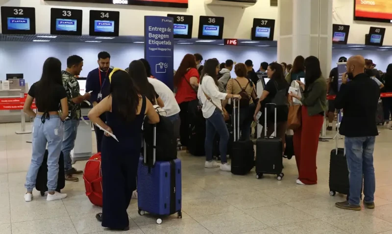 Chegada de frente fria traz chuva e frio para SP