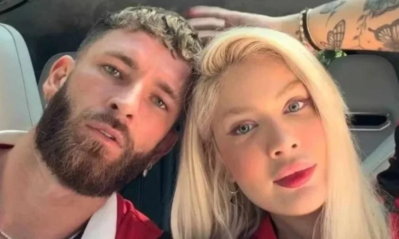 Karoline Lima anuncia segundo término de relacionamento com Léo Pereira