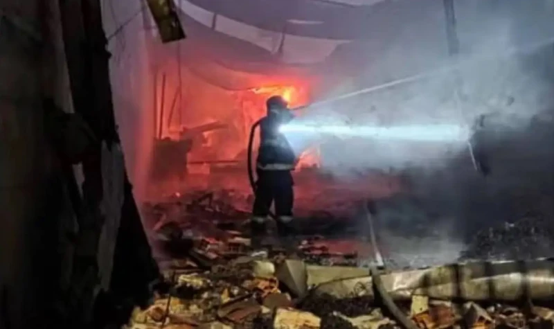 Incêndio destrói empresas e atinge creche na zona leste de São Paulo