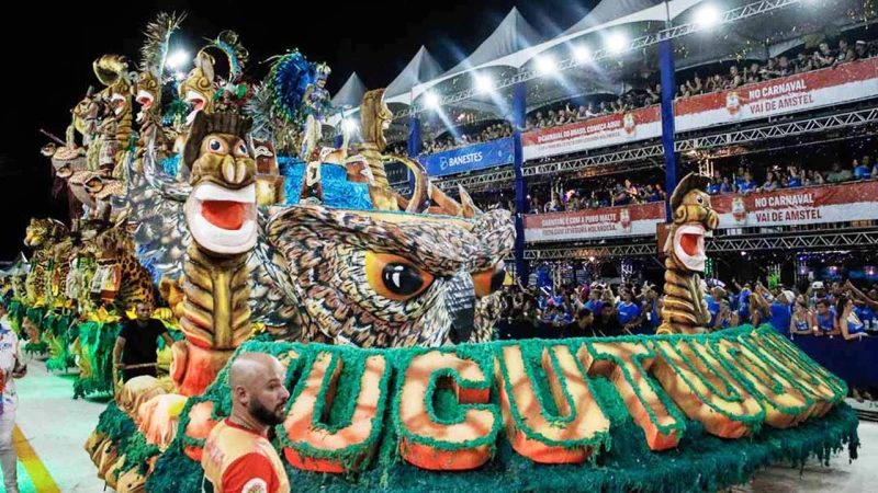 Unidos de Jucutuquara transforma a avenida em encruzilhada do feminino ancestral