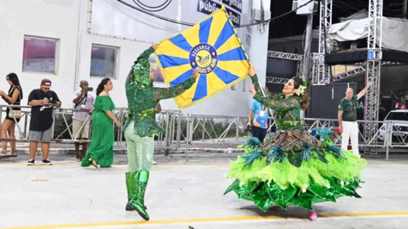 Rosas de Ouro transforma o Rio Cricaré em personagem do Carnaval 2026