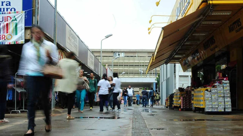 Mais feriados em 2026 animam turismo e preocupam o comércio