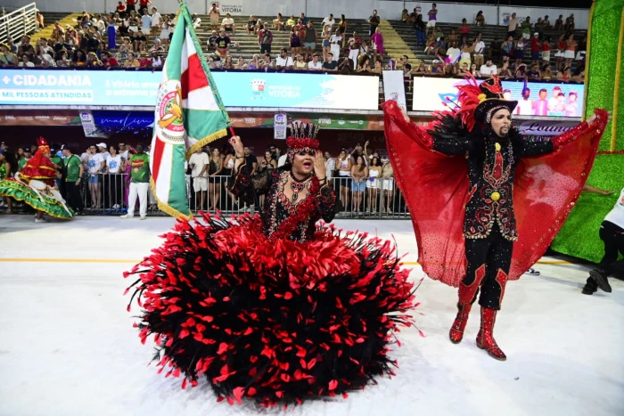 Jucutuquara exalta o poder do feminino em desfile de impacto no Sambão
