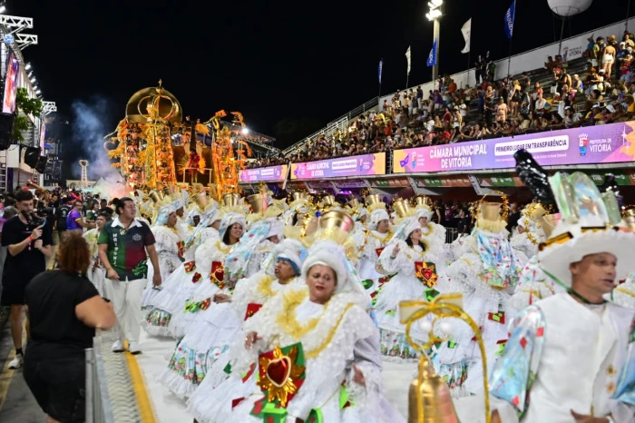 Unidos da Piedade supera imprevistos e empolga na avenida