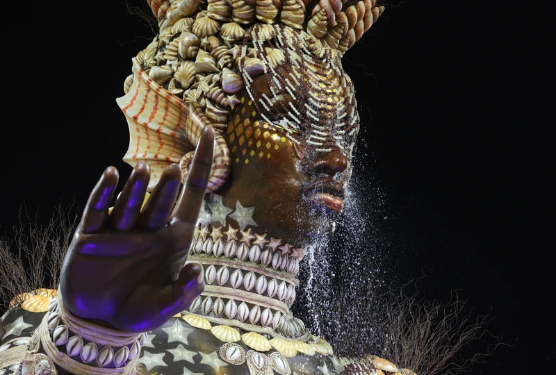Carro alegórico da Mocidade Alegre, campeã do carnaval de SP, viralizou fora do Brasil
