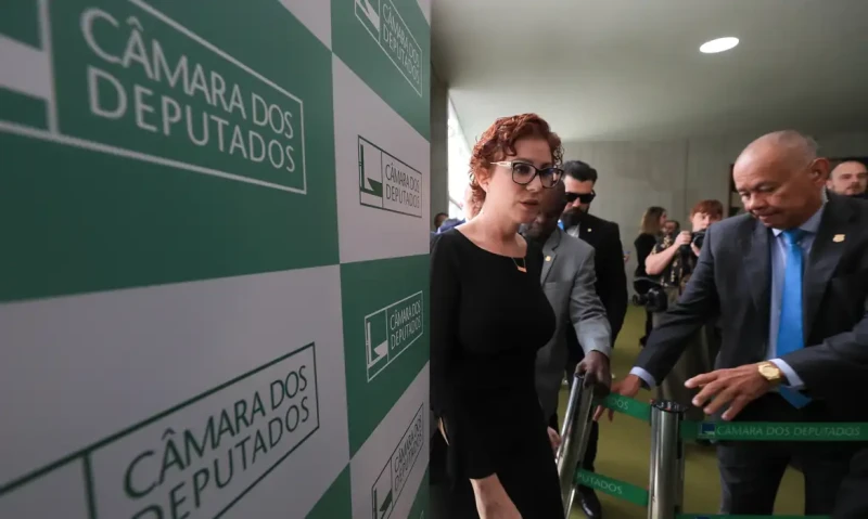 Moraes arquiva investigação contra Zambelli