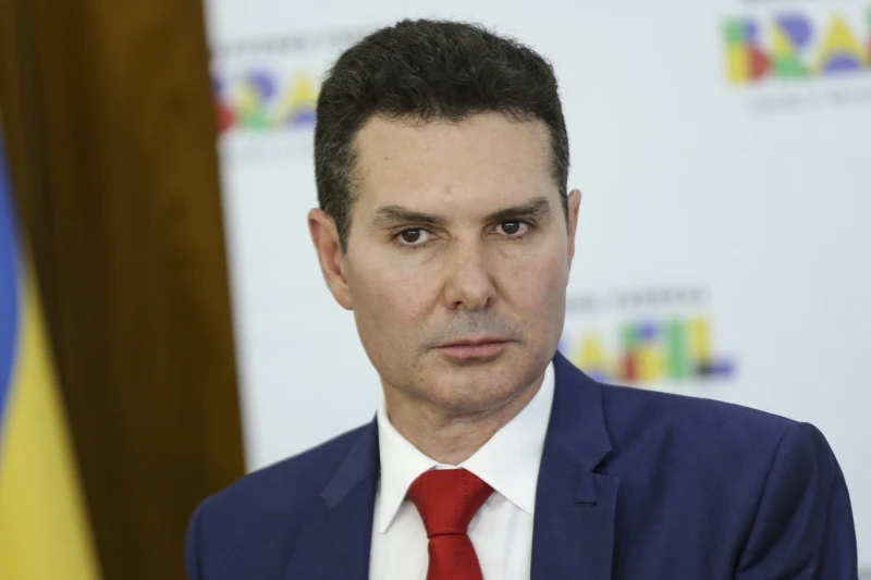 Existe discussão, por determinação de Lula, sobre tarifa zero no transporte, diz ministro
