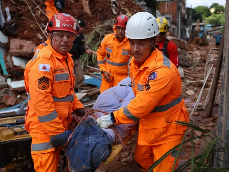 Mortes em Juiz de Fora e Ubá chegam a 49 e há 18 desaparecidos; MG ainda em alerta para chuva