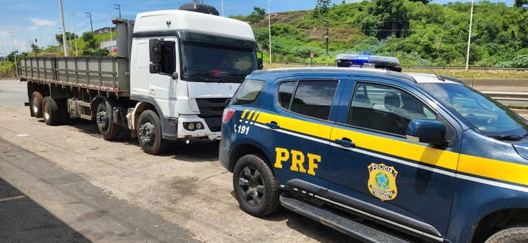 PRF recupera caminhão clonado na BR-101