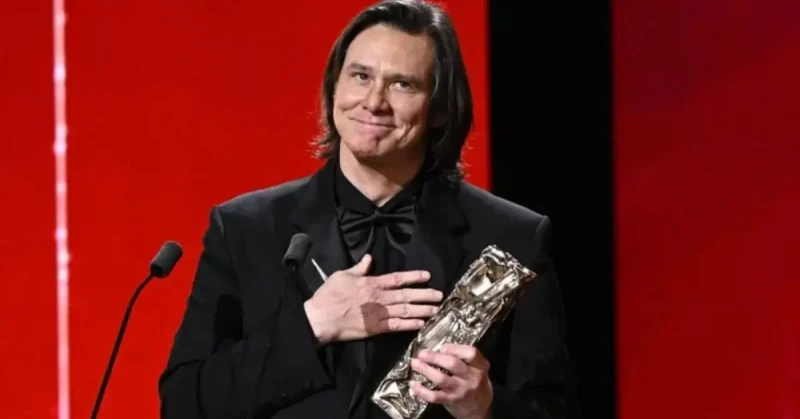 Jim Carrey se emociona ao receber homenagem em prêmio francês