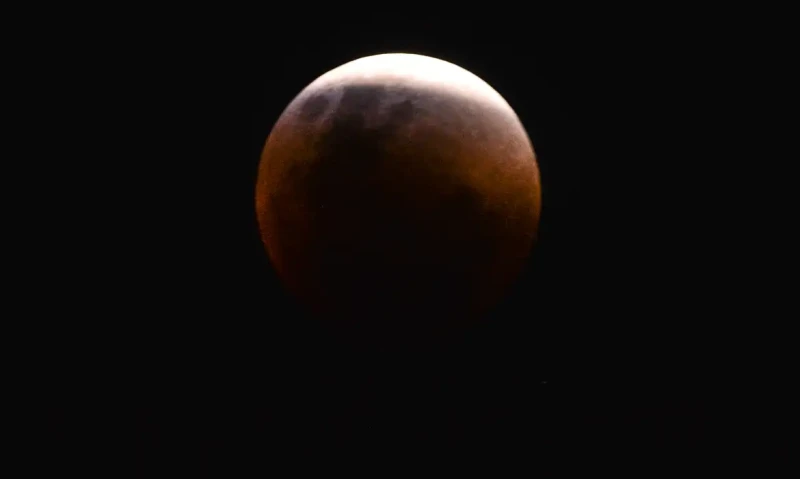 Lua de Sangue no Portal 3/3: Por que esta terça pode marcar um divisor emocional