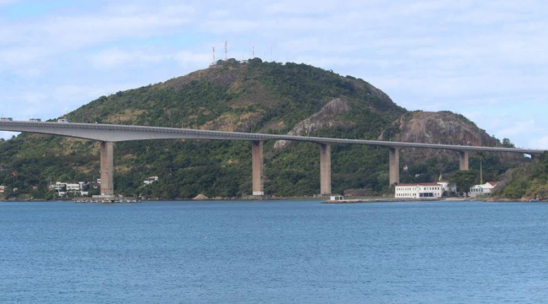 Passeio terapêutico reúne grupo na Baía de Vitória
