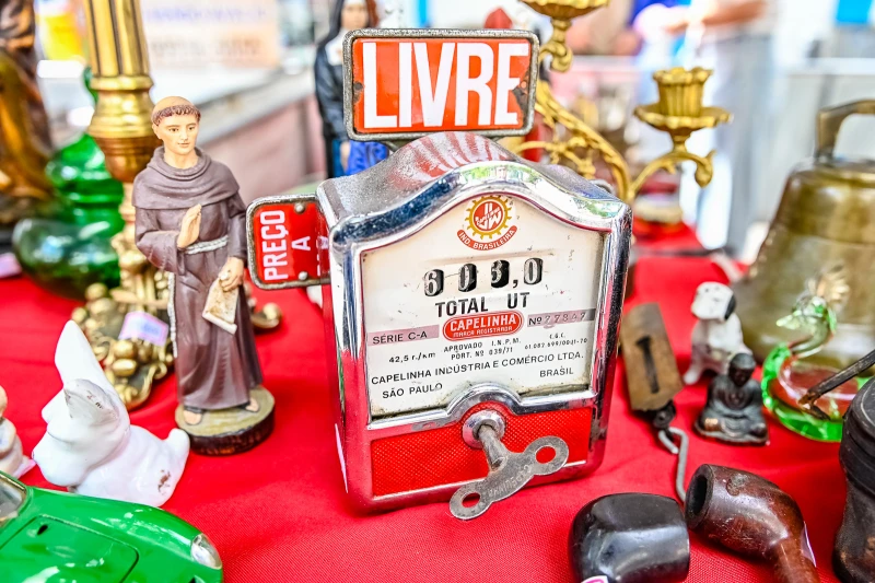 Feira de antiguidades movimenta Rua da Lama neste sábado