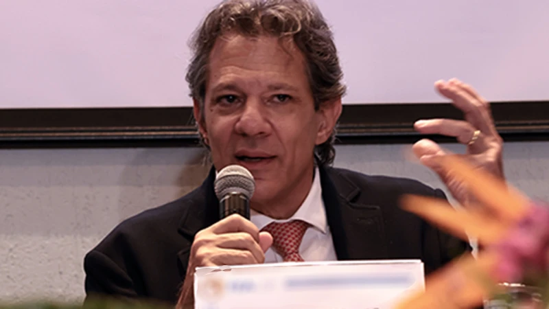 Haddad critica sigilo de 100 anos em contrato do metrô de SP e privatizações de Tarcísio