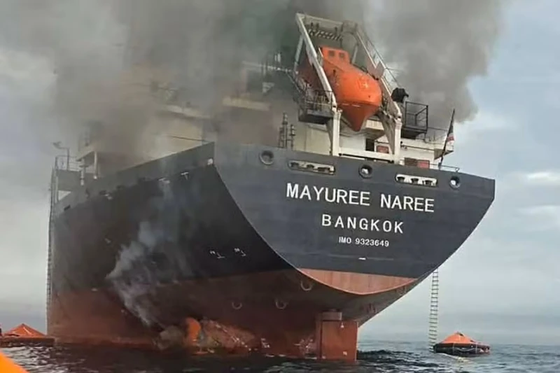 12º dia de guerra tem navio atingido no Estreito de Ormuz e ataques em Beirute, Dubai e Teerã