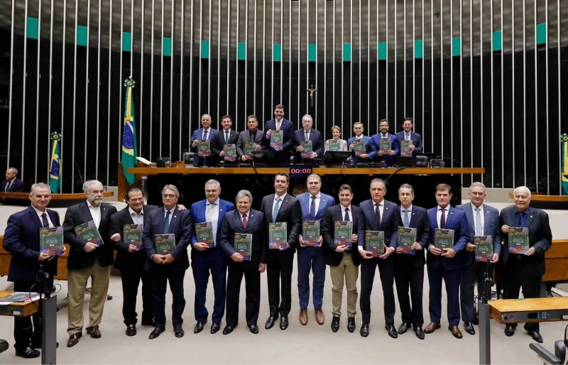 CNA entrega agenda com 100 projetos ao Congresso