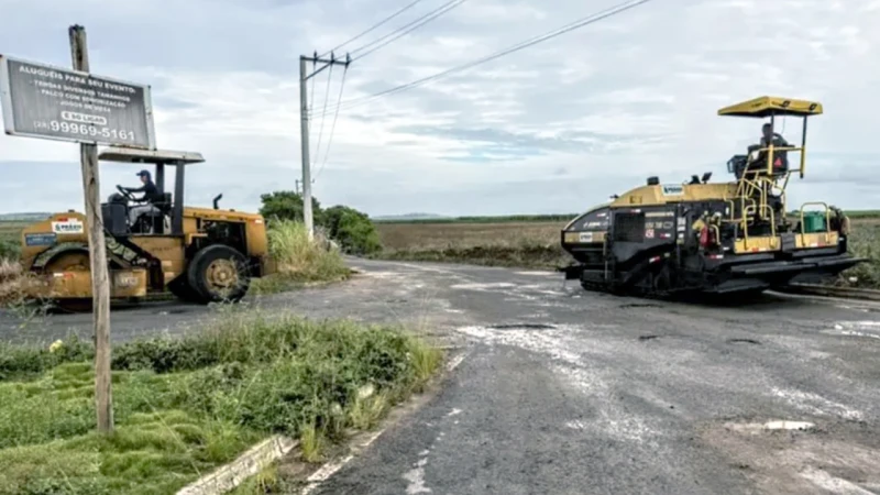 Estrada para Nova Canaã recebe recapeamento