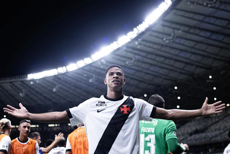 Cruzeiro e Vasco empatam em jogo eletrizante no Mineirão