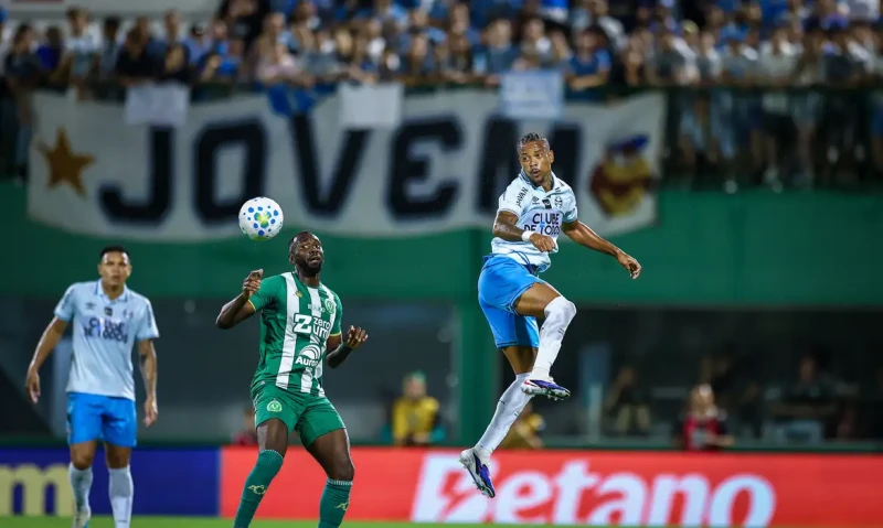 Chapecoense e Grêmio ficam no empate de 1 a 1