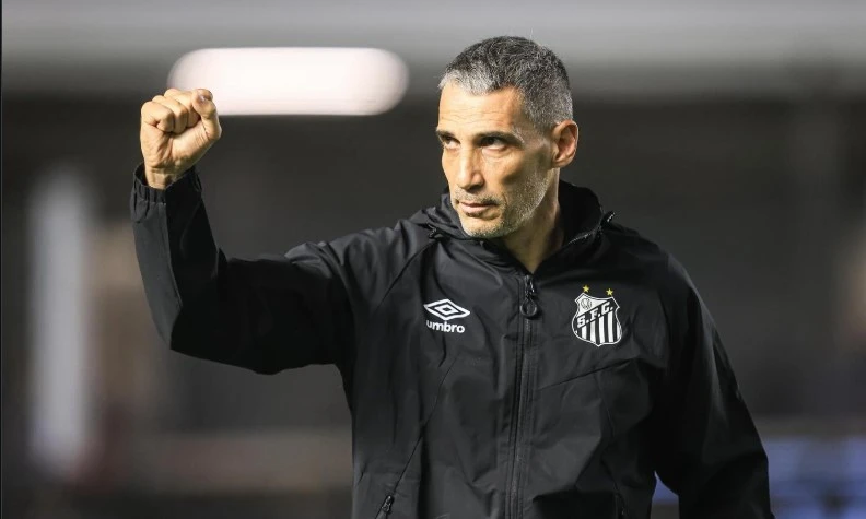 Vojvoda não resiste à derrota para o Internacional e não é mais o técnico do Santos
