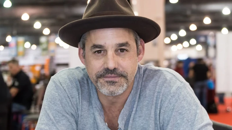 Nicholas Brendon, ator de 'Buffy, a Caça-Vampiros', morre aos 54 anos