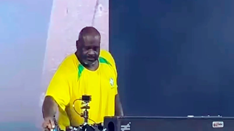 Lollapalooza: Shaquille O'Neal, lenda da NBA, estreia no País com entrada triunfal e pirotecnia