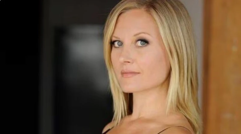 Carrie Anne Fleming, atriz de 'Supernatural', morre aos 51 anos
