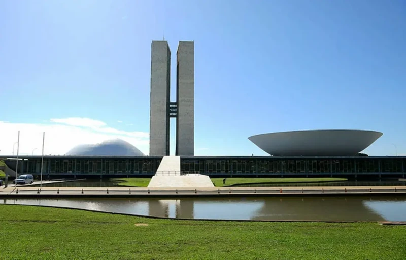 Janela partidária acelera trocas na Câmara
