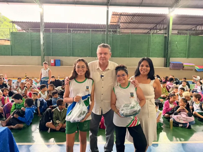 Cariacica inicia entrega de uniformes no Ensino Fundamental