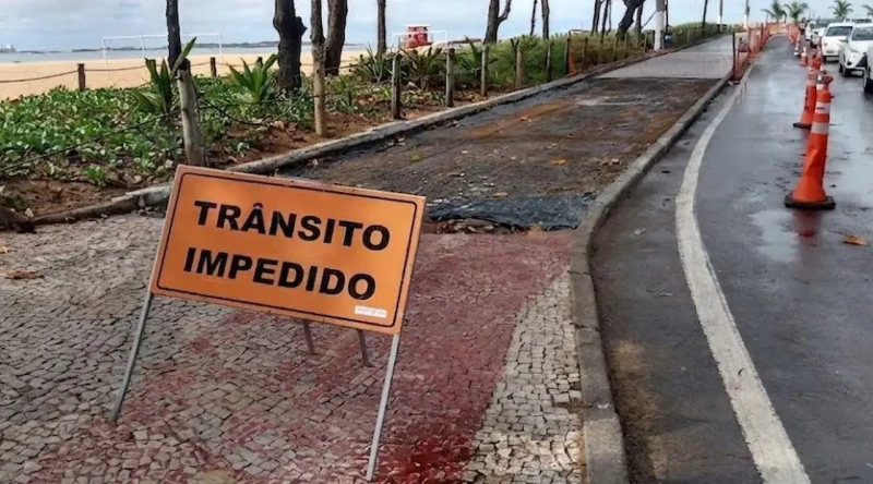 Calçadão de Itapuã passa por obras após desgaste