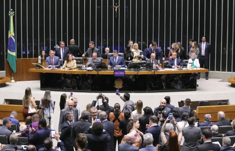 Indústria apresenta agenda com 135 projetos no Congresso