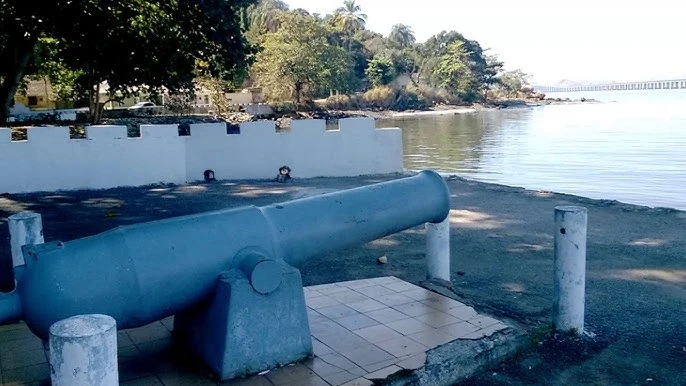 Barreira de cabelo combate óleo na Guanabara