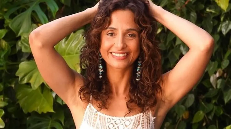 Camila Pitanga tem celular roubado e alerta seguidores sobre possíveis mensagens: 'não sou eu'