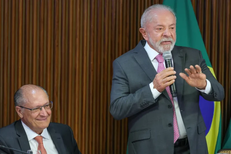 Lula bate martelo e mantém Alckmin em 2026
