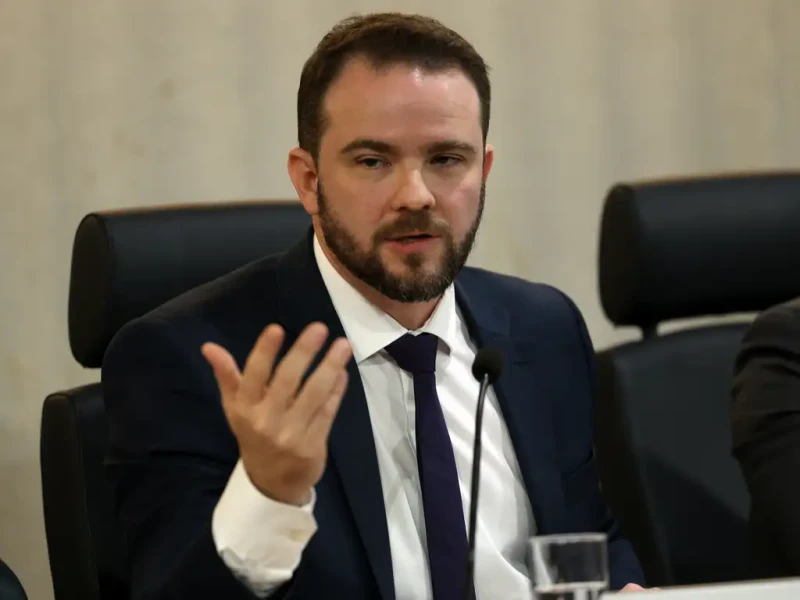 Governo afasta intervenção nos combustíveis