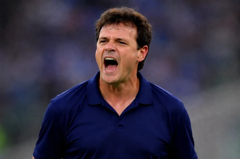 Corinthians abre conversas com Fernando Diniz e está otimista no acerto para substituir Dorival