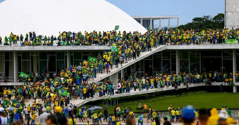 Exército prende três militares por núcleo de desinformação
