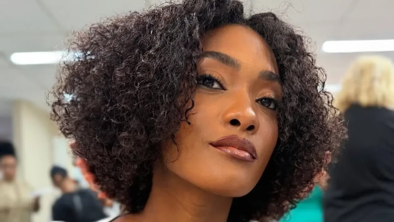 Atriz Erika Januza é internada no Rio