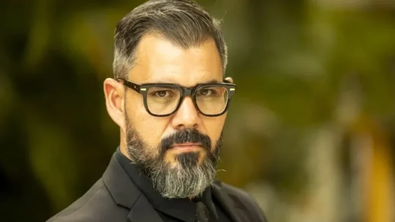 Juliano Cazarré é criticado por evento