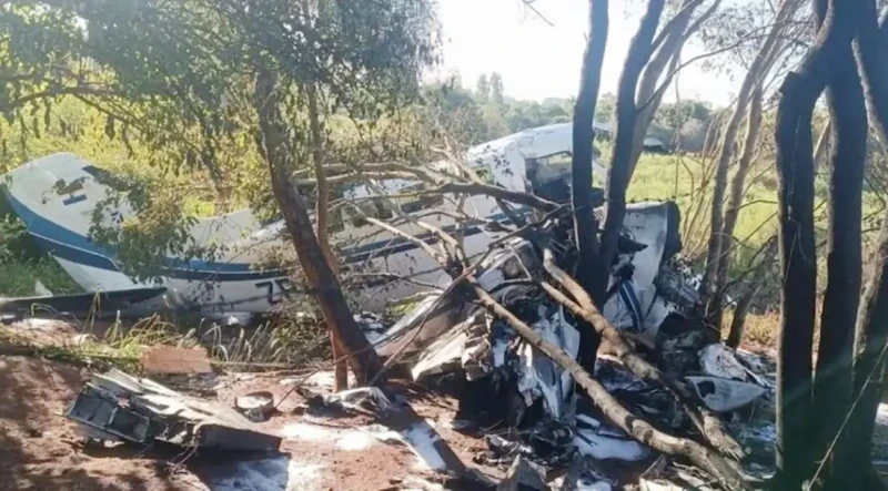 Avião com R$ 15 milhões cai e gera saque
