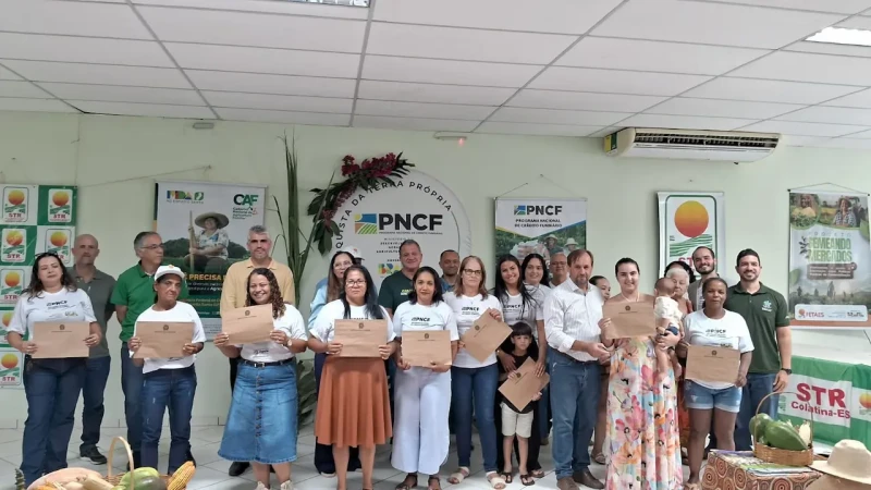 Governo entrega terras a famílias no ES