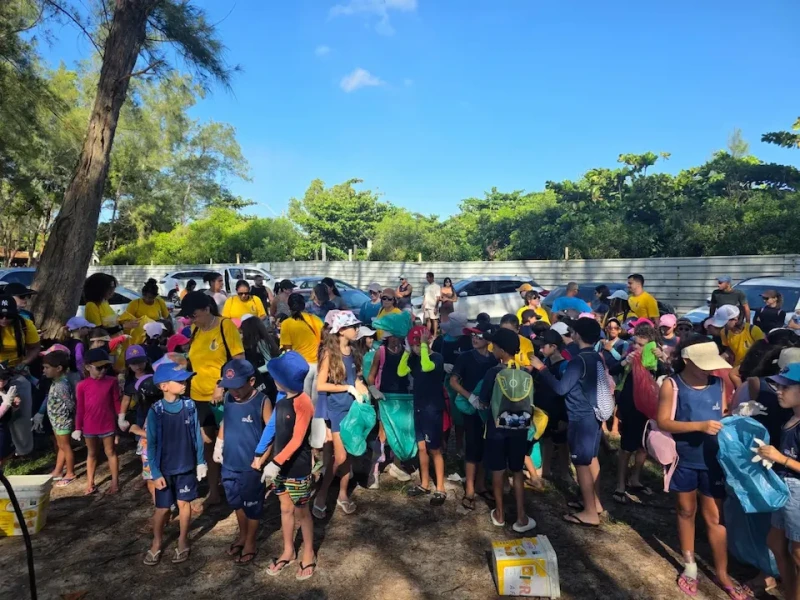 Praia Limpa reúne estudantes em ação ambiental em Guriri