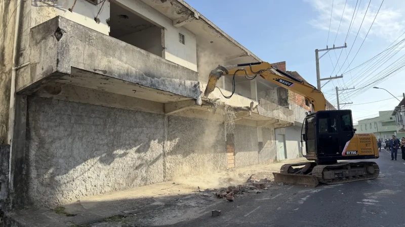 São Mateus derruba antigo Cadeião para criar praça no centro