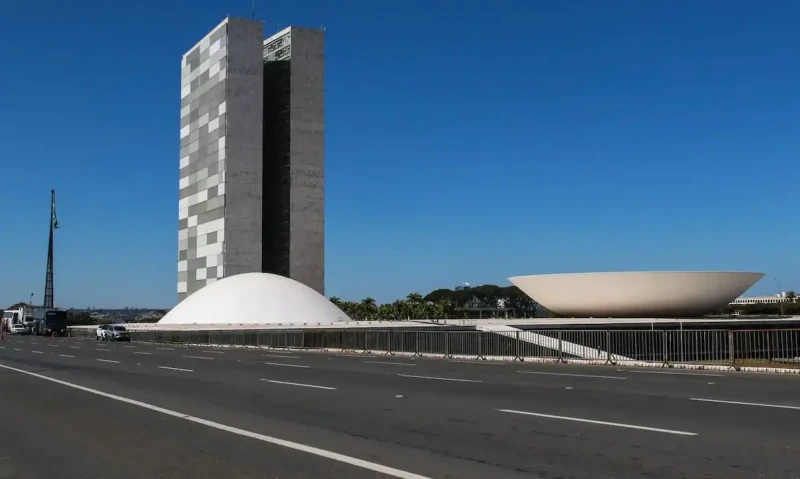 Empresários pedem adiamento do debate sobre fim da escala 6x1