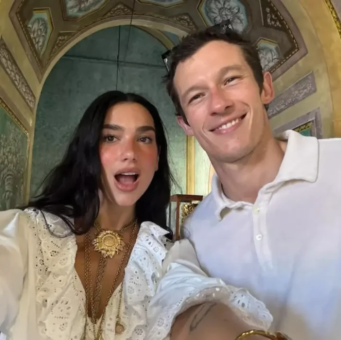 Dua Lipa mostra fotos do casamento intimista com Callum Turner