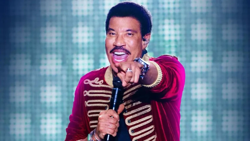 Lionel Richie adia shows desta semana após susto com a saúde