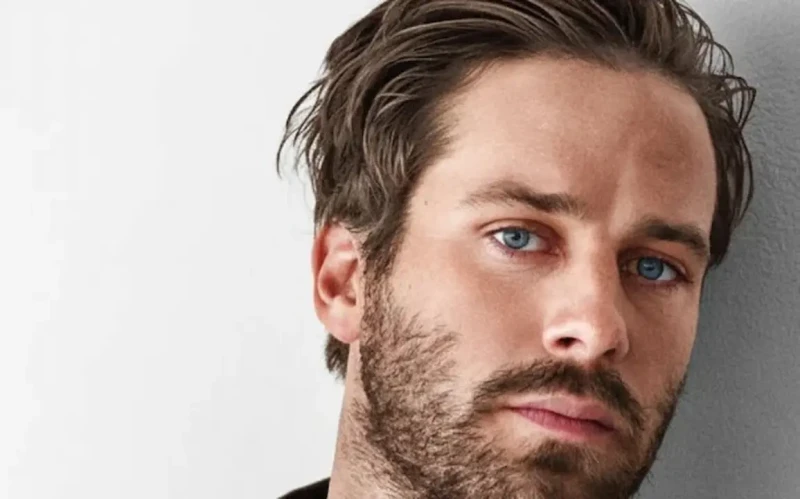 Armie Hammer fala sobre cancelamento e admite erros em Hollywood