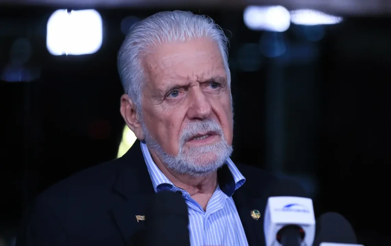 PF intima Jaques Wagner a depor sobre suspeita de propina no caso Banco Master