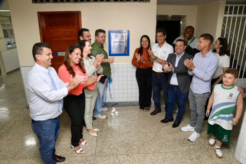 Cariacica entrega escola reconstruída e anuncia reforma de outra unidade