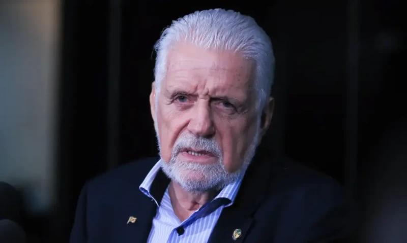 Jaques Wagner deixa liderança do governo no Senado após reunião com Lula